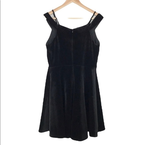 FRANCESCA'S Kyleigh Black Embroidered Velvet Sleeveless Short Dress - Picture 2 of 8